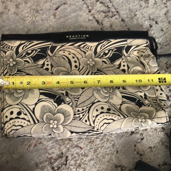 REACTION KENNETH COLE 5 PCS COSMETIC AND JEWELRY BAGS - Picture 2 of 15